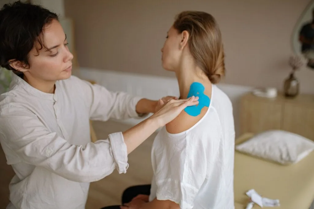 Kinesiologia de hombro con vendaje en QuiroHome