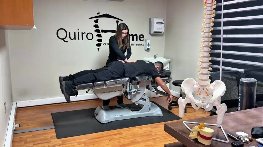 Camilla de flexo-distracción en QuiroHome: movilización lumbar suave