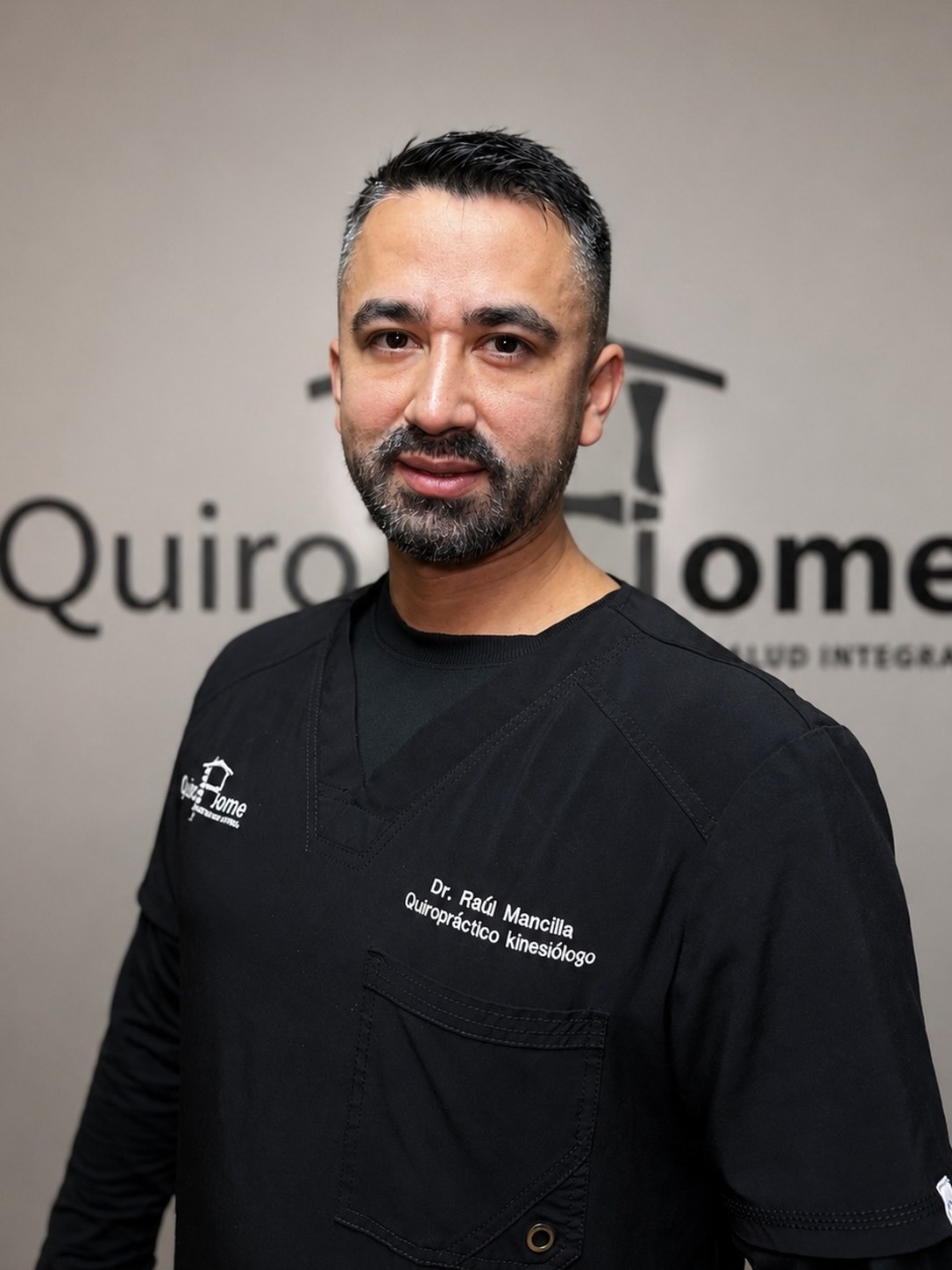 Raúl Mancilla, quiropráctico y kinesiólogo deportivo de QuiroHome Providencia