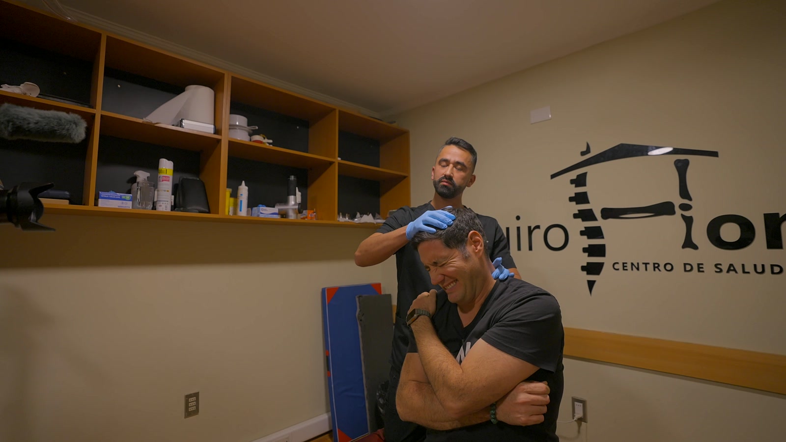 Pancho Saavedra y el DC. Raul Mancilla en la consulta de QuiroHome