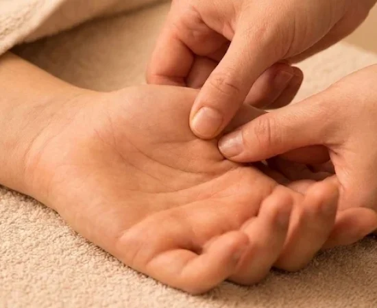 Masoterapia en manos en QuiroHome