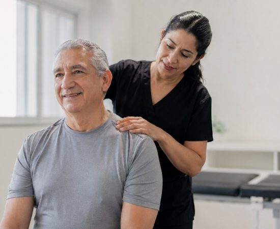 Masoterapia para adultos mayores en QuiroHome