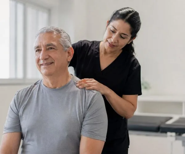 Masoterapia para adultos mayores en QuiroHome