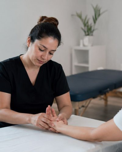 Masoterapia de manos en QuiroHome