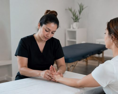 Masoterapia de manos en QuiroHome