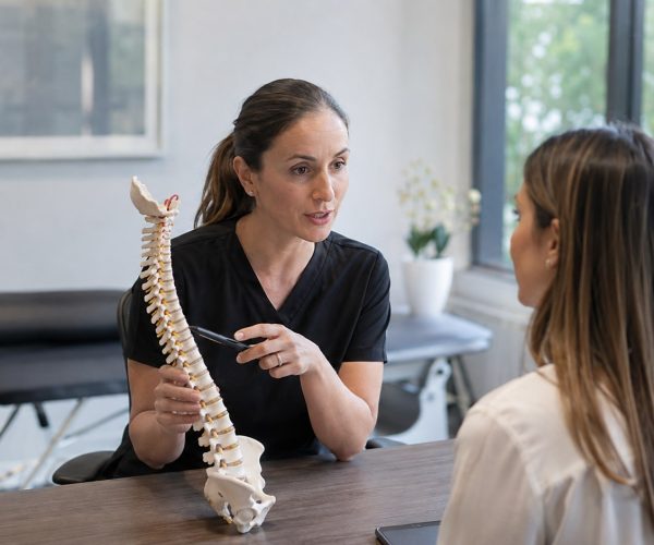Evaluación de columna con modelo anatómico en QuiroHome